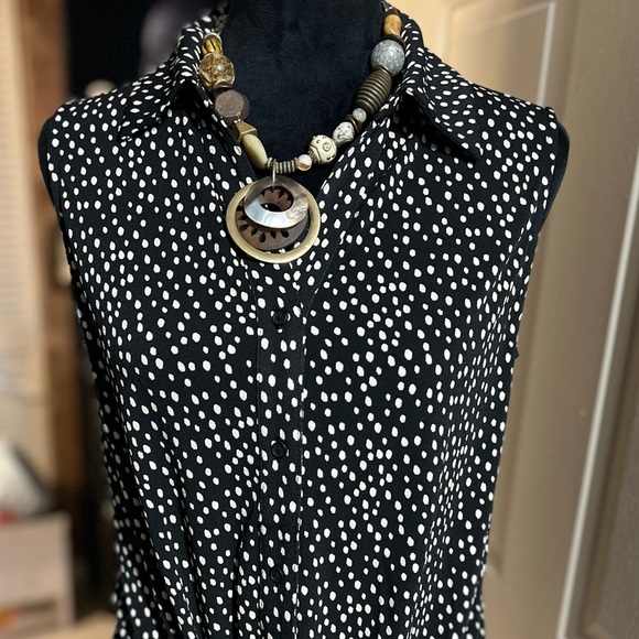 🖤🖤NWT-ADRIANNA PAPPEL BLACK V NECK POCK A DOT SLEEVELESS BLOUSE SZ S🖤🖤 - Picture 8 of 8